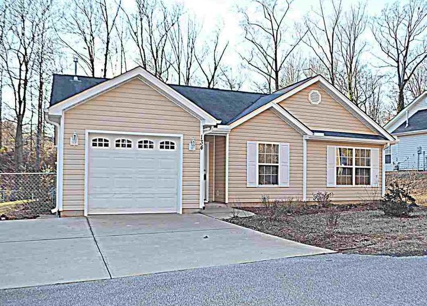 Maple Dr, Greer, SC 29651, Preforeclosure 139,350 3BD / 2BH
