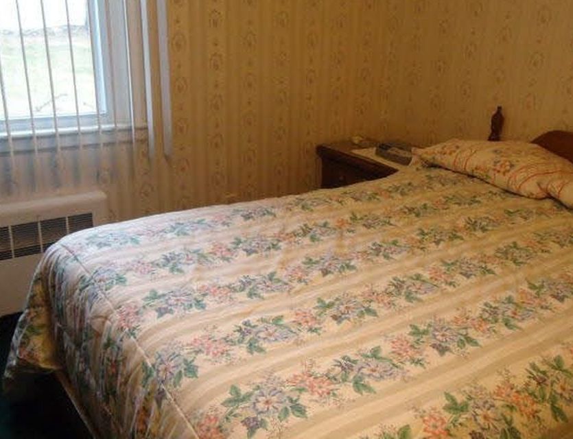 Bittersweet Ln, Stratford, CT 06614, Preforeclosure 383,000 3BD / 2BH Preforeclosure