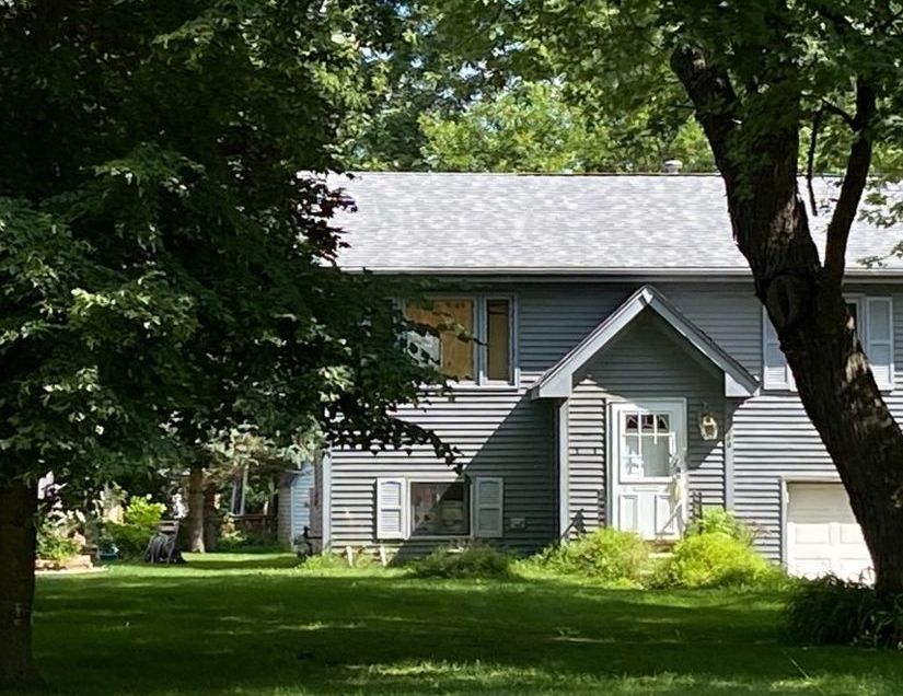 W Clinton Ave, Round Lake, IL 60073, Preforeclosure 137,900 3BD / 1.5BH Preforeclosure