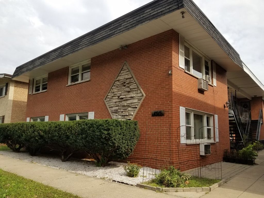 S Harlem Ave Apt 4, Berwyn, IL 60402, Preforeclosure 109,496 2BD / 1BH Preforeclosure