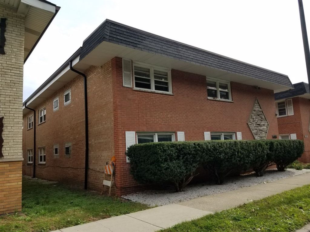 S Harlem Ave Apt 4, Berwyn, IL 60402, Preforeclosure 109,496 2BD / 1BH Preforeclosure