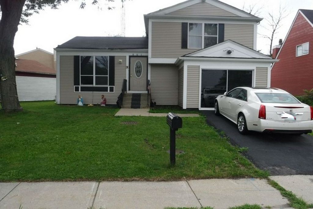 W 59th Pl, Merrillville, IN 46410, Preforeclosure 164,000 3BD