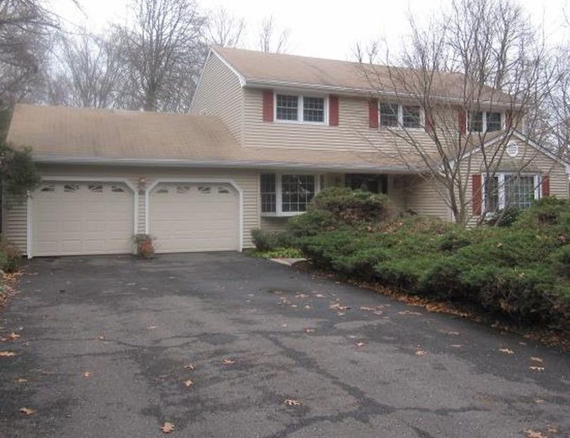 Skyview Dr, Trumbull, CT 06611, Preforeclosure 511,419 4BD / 2.5BH
