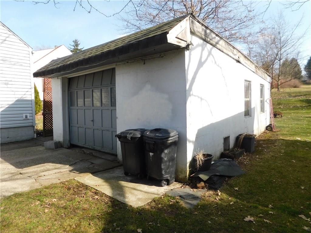 Pine Ave, Erie, PA 16504, Preforeclosure 105,774 3BD / 2BH
