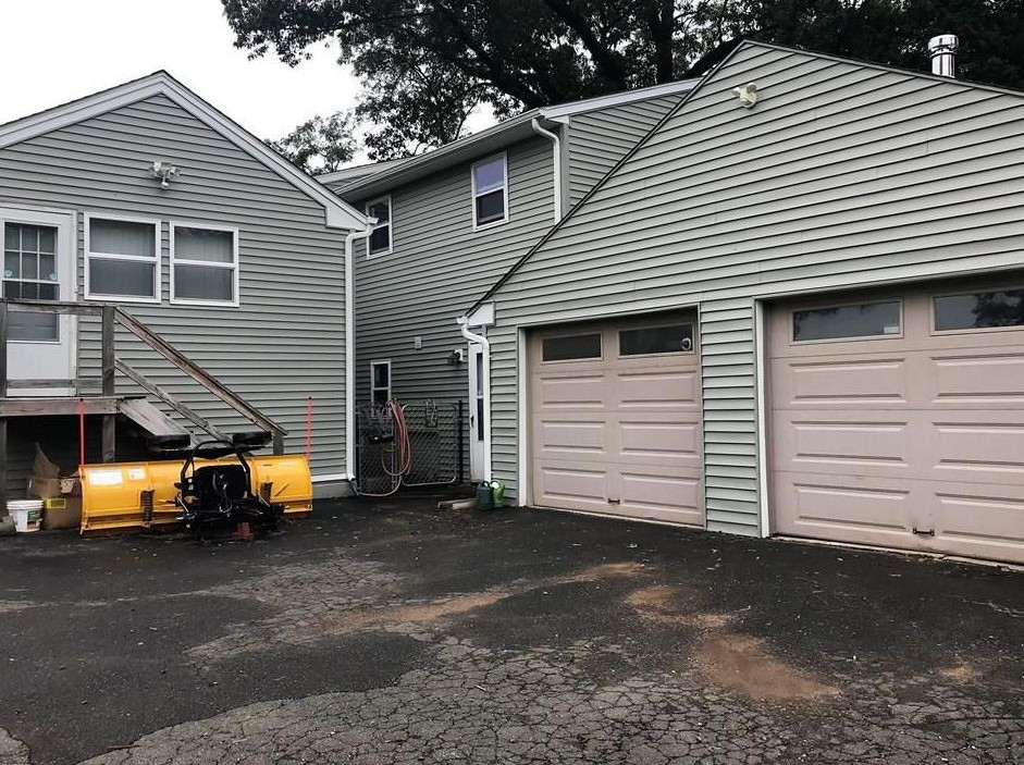 Strong St, East Haven, CT 06512, Preforeclosure 230,200 4BD / 2BH