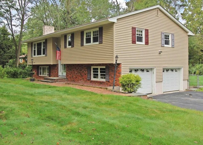 Putnam Rd, Hyde Park, NY 12538, Preforeclosure 209,000 3BD / 2BH