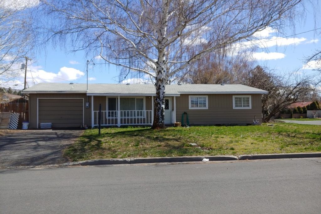 Applewood St, Klamath Falls, OR 97603, Preforeclosure 183,875 3BD