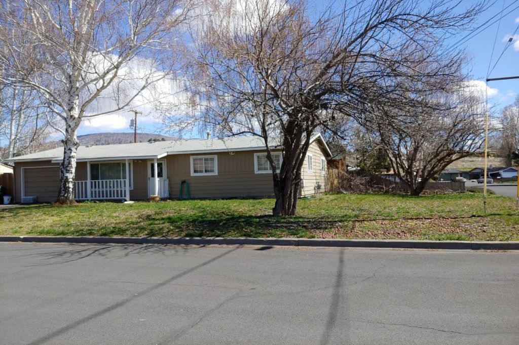 Applewood St, Klamath Falls, OR 97603, Preforeclosure 183,875 3BD