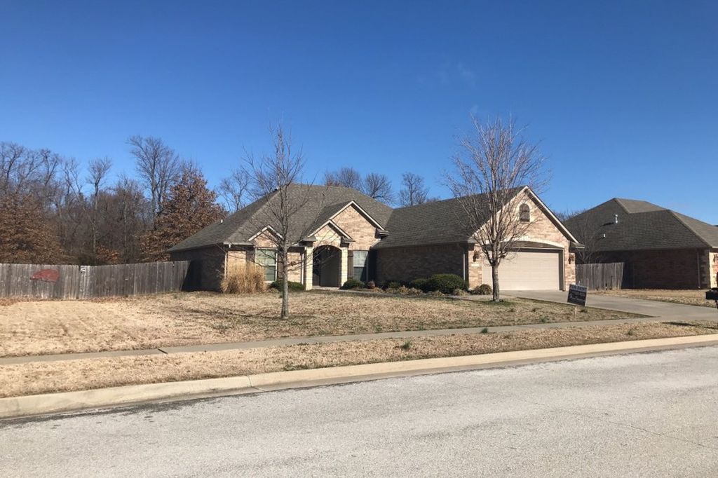 W Mountain View Dr, Fayetteville, AR 72704, Preforeclosure 233,984
