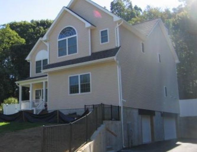Chester St, Locust Valley, NY 11560, Preforeclosure 884,000 4BD