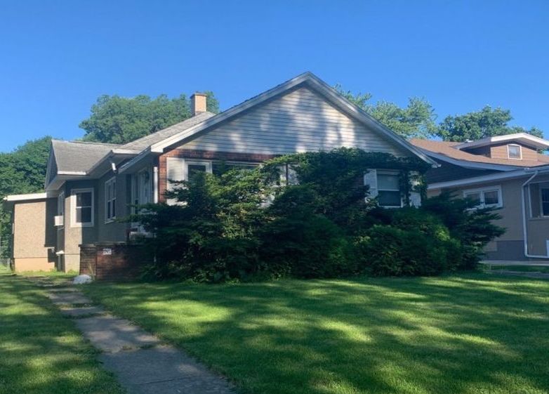 Creve Coeur St, La Salle, IL 61301, Preforeclosure 65,676 4BD / 1.5BH Preforeclosure