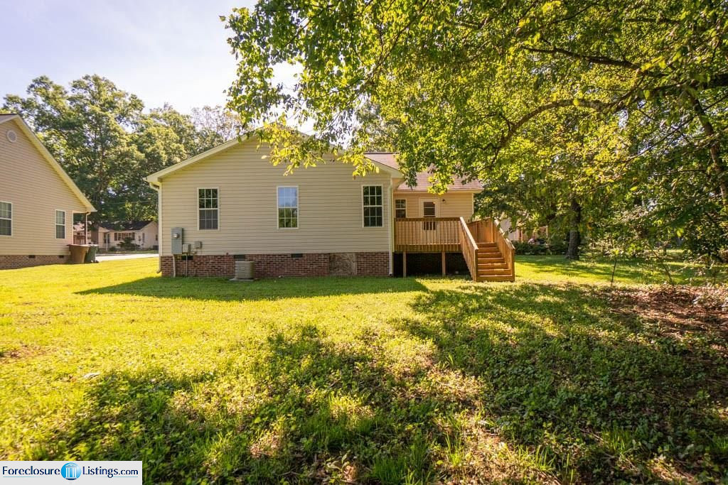 Dodson St, Greensboro, NC 27405, Preforeclosure 124,900 4BD / 2BH