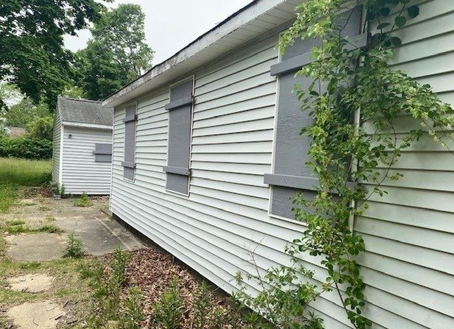 Elder Dr, Mastic Beach, NY 11951, Preforeclosure 160,000 4BD / 2BH