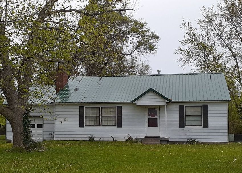W Main St, Salem, IL 62881, Preforeclosure 72,450 3BD / 2BH