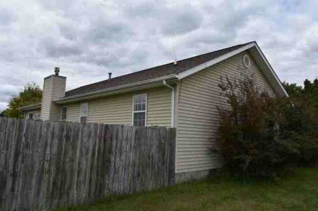 E Salem Church Rd, Mount Vernon, IL 62864, Preforeclosure 169,500