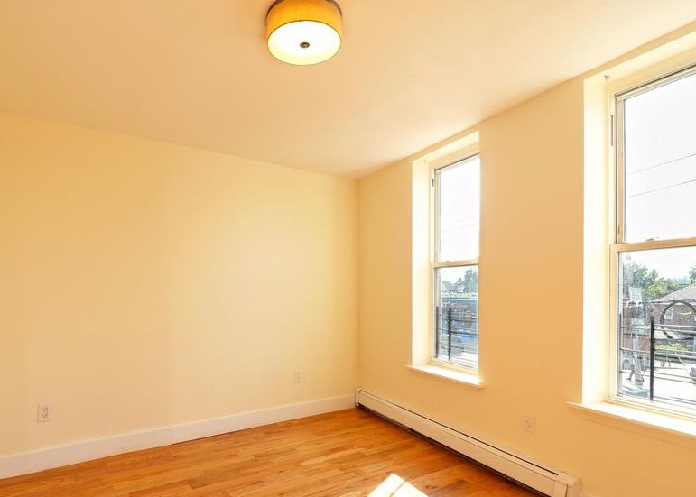 White Plains Rd, Bronx, NY 10470, Preforeclosure 269,200 2BD / 1BH