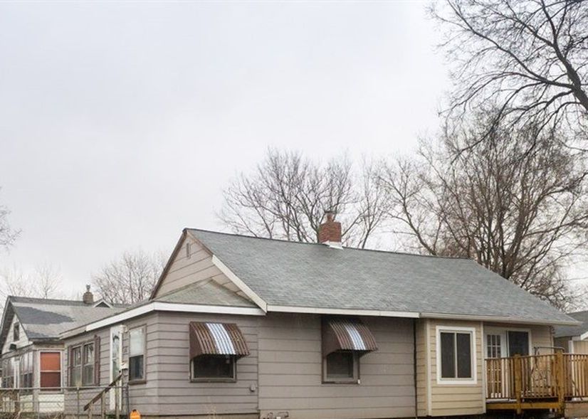 E Grand Ave, Des Moines, IA 50317, Preforeclosure 117,500 2BD