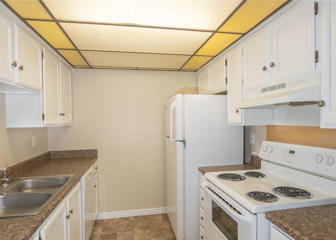 E 1st Dr Apt C2, Aurora, CO 80011, Preforeclosure 204,600 1BD