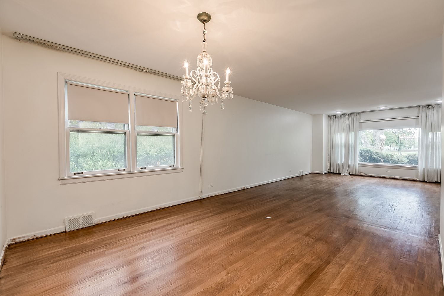 Central Park Ave, Skokie, IL 60076, Preforeclosure 420,000 4BD