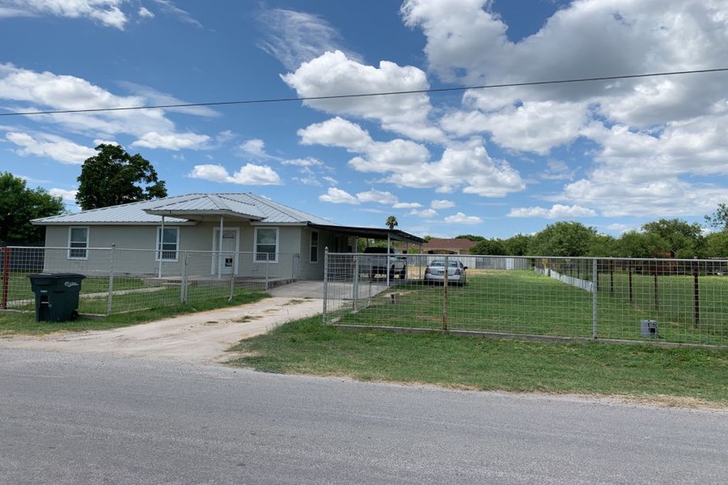 Dennis Dr, Del Rio, TX 78840, Sheriff Sale 83,159 3BD / 2BH