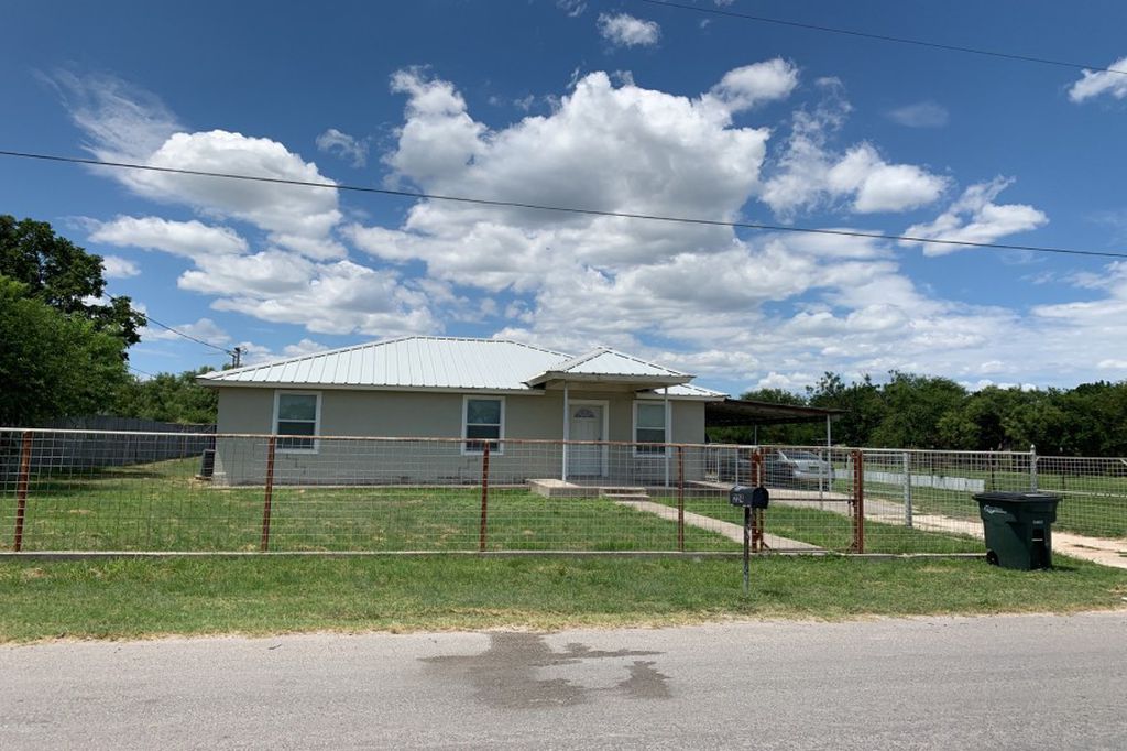 Dennis Dr, Del Rio, TX 78840, Sheriff Sale 83,159 3BD / 2BH