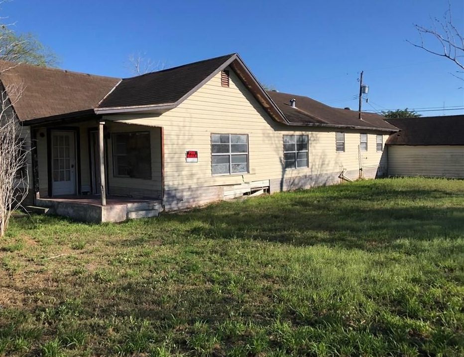W Avenue C, Kingsville, TX 78363, Sheriff Sale Call 3BD / 2BH