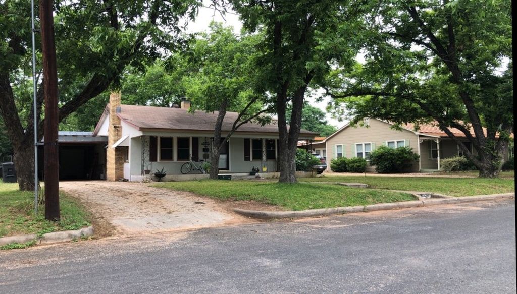 W Morse St, Fredericksburg, TX 78624, Sheriff Sale 177,448 3BD