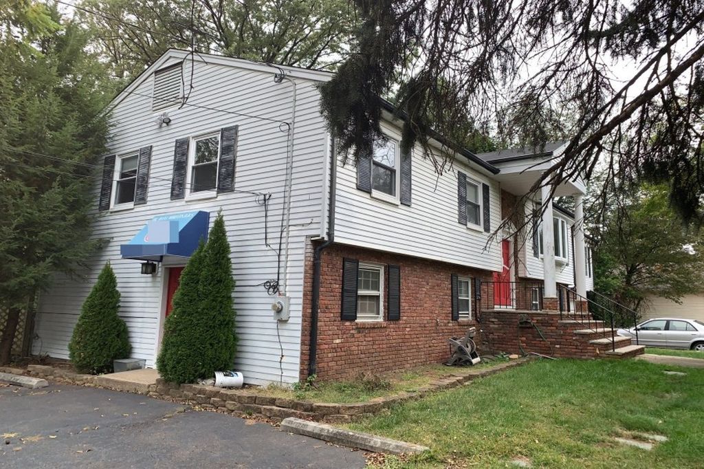 W Clinton Ave, Tenafly, NJ 07670, Sheriff Sale 152,000 3BD / 2BH