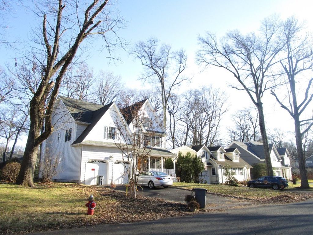 Hill Rd, Scotch Plains, NJ 07076, Sheriff Sale 192,000 4BD / 2BH