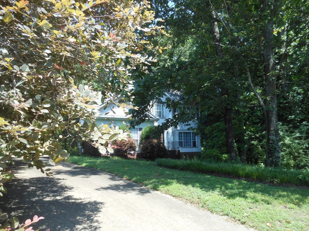 Lake Cove Ln, Harrison, TN 37341, Sheriff Sale 275,324 3BD / 1BH