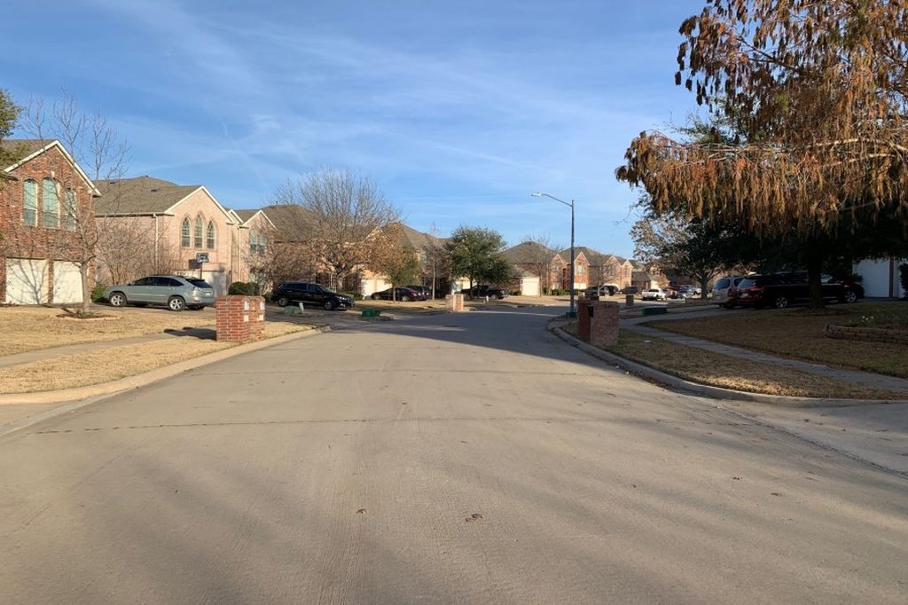 Hidden Brook Dr, Grand Prairie, TX 75050, Sheriff Sale 139,600 4BD