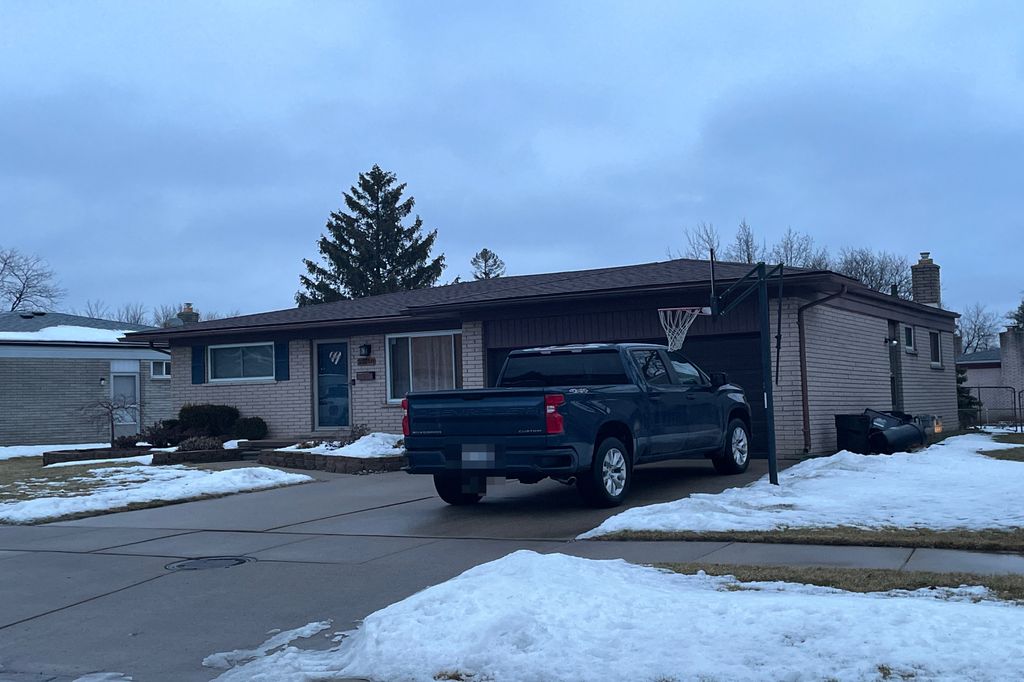 Avondale Dr, Madison Heights, MI 48071, Sheriff Sale 246,000 3BD