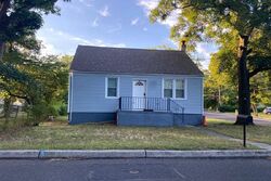  Chestnut Ave, West Berlin NJ