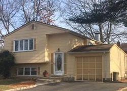 Foreclosure Listing in ROOSEVELT AVE GREENLAWN, NY 11740