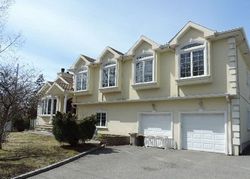 Foreclosure Listing in COLD SPRING RD SYOSSET, NY 11791