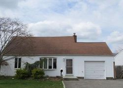  S 5th St, Lindenhurst NY
