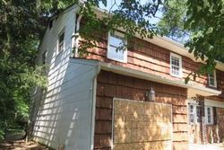 Foreclosure Listing in RUMFORD RD KINGS PARK, NY 11754