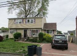  40th St, Lindenhurst NY