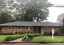 Foreclosure Listing in GEERY AVE HOLBROOK, NY 11741