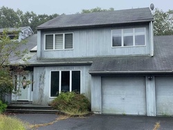 Foreclosure Listing in THUNDERBIRD CT SHOREHAM, NY 11786