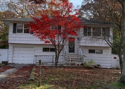 Foreclosure Listing in CARNATION DR SHIRLEY, NY 11967