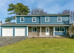 Foreclosure Listing in VICTORIA CIR PATCHOGUE, NY 11772