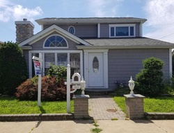  S 7th St, Lindenhurst NY