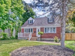 Foreclosure Listing in MANOR PL HUNTINGTON STATION, NY 11746