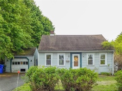 Foreclosure Listing in COWESETT AVE WEST WARWICK, RI 02893