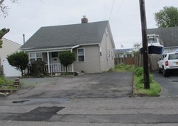  Taft Pl, Lindenhurst NY