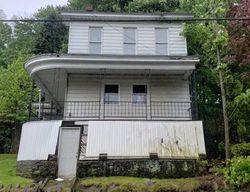 Foreclosure Listing in W COTTAGE AVE TAMAQUA, PA 18252