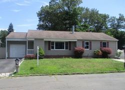 Foreclosure Listing in AVENUE C WEST BABYLON, NY 11704