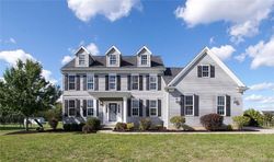  Cloverleaf Ln, Lockport NY