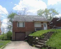  Clay Dr, Pittsburgh PA